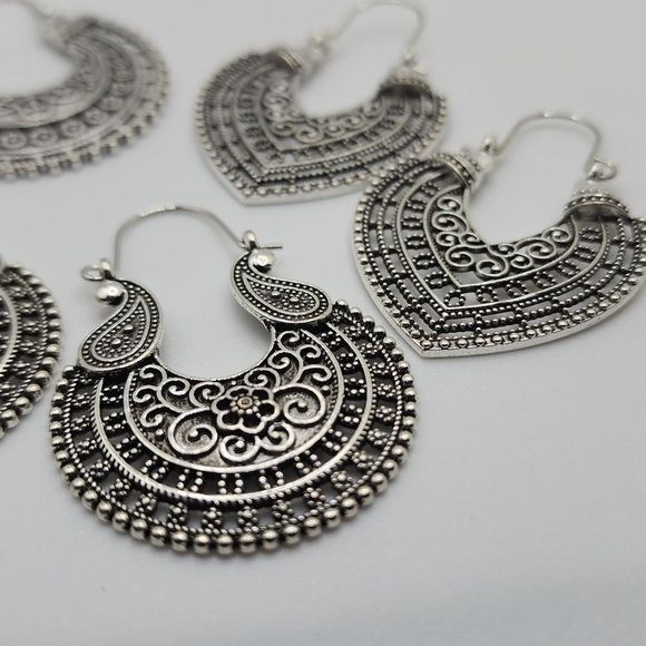 Free w bundle 3 pairs earrings - Picture 2 of 4